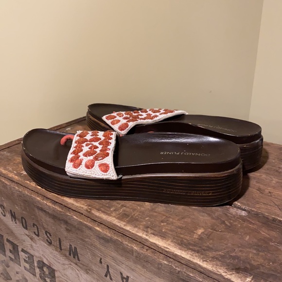 Donald J Pliner Size 9.5 M pink & white beaded brown slides, good used condition - Picture 9 of 10